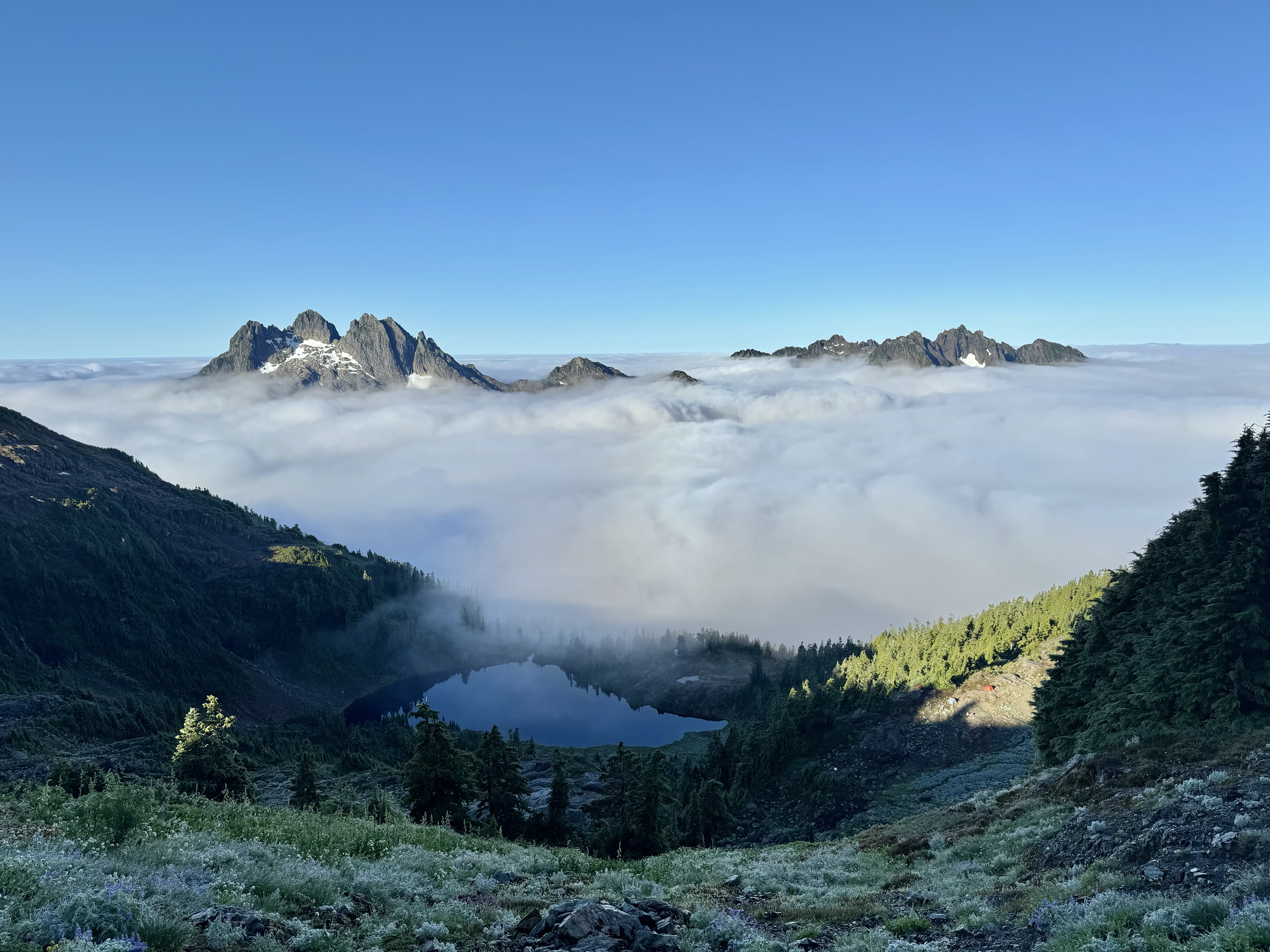 Vancouver Island Roadtrip - Cobalt Lake and 5040 Peak